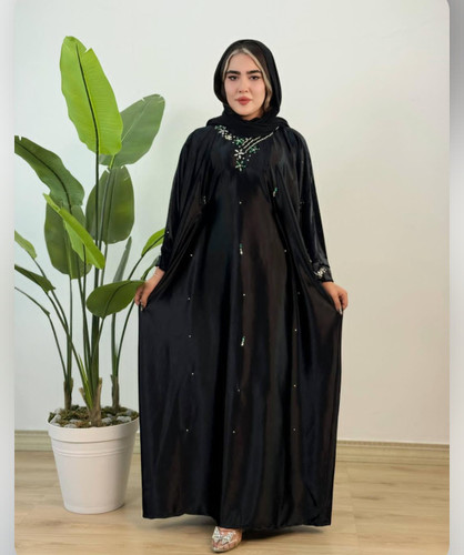 عبایی مروارید کار شده